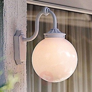 Stylowa zewnętrzna lampa ścienna Arcturus, biały