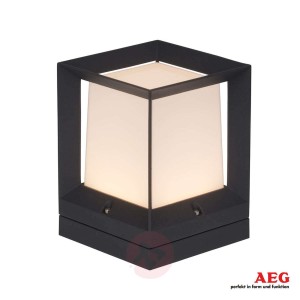 Kanciasta lampa cokołowa LED Kubus