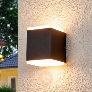 Lampa zewnętrzna Sarah z LED i dyfuzorem