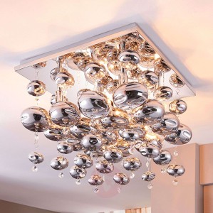 Ozdobiona szklanymi kulami lampa sufitowa Esfera