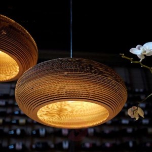 Ekologiczna lampa wisząca Disc z kartonu