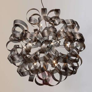 Atoma – duża lampa wisząca o atrakcyjnym wyglądzie