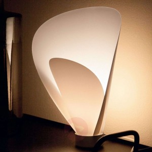 Estetyczna lampa stołowa Pine Smart Volume