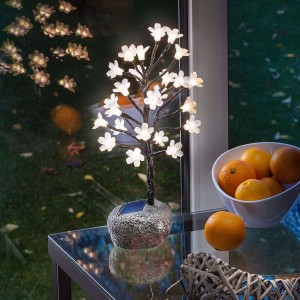 Kwietny krzew ze źr. św. LED, zasilany słonecznie