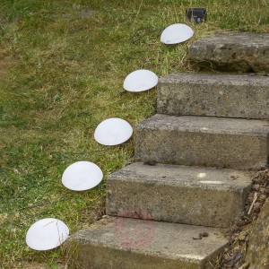 Zestaw lampa solarna LED kopuła z grotami ziemnymi