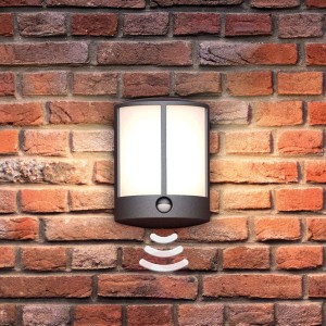 Stock - lampa zewnętrzna LED z czujnikiem