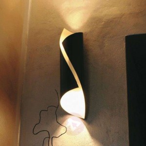 Czarna lampa ścienna Hué, 37 cm