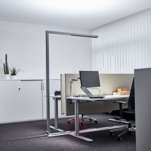 Lampa stojąca LED, zmiana barwy światła i czujnik