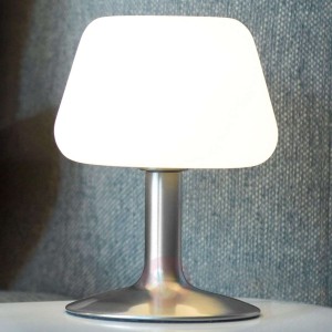 Mała lampa stołowa LED Till, ściemniacz, stal