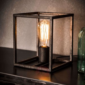 Lampa stołowa Perpendillumina w formie sześcianu